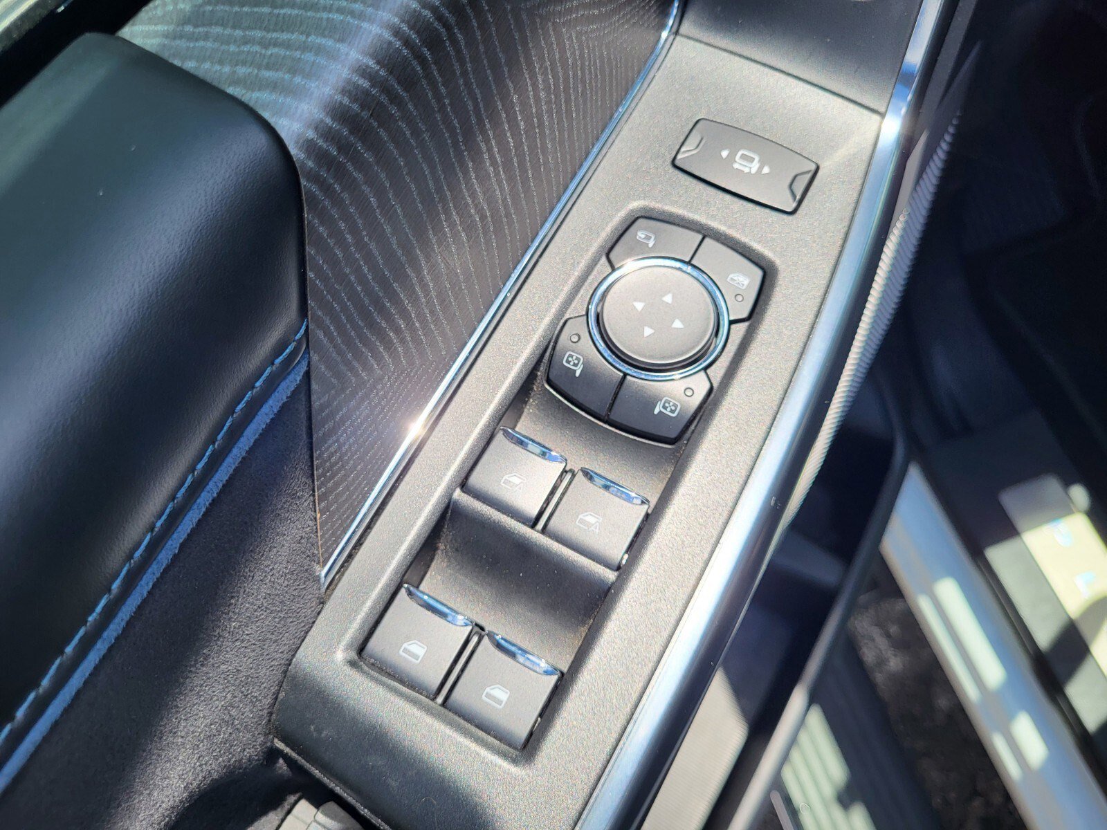 Certified 2025 Ford F350 Platinum AWD/4WD image 19