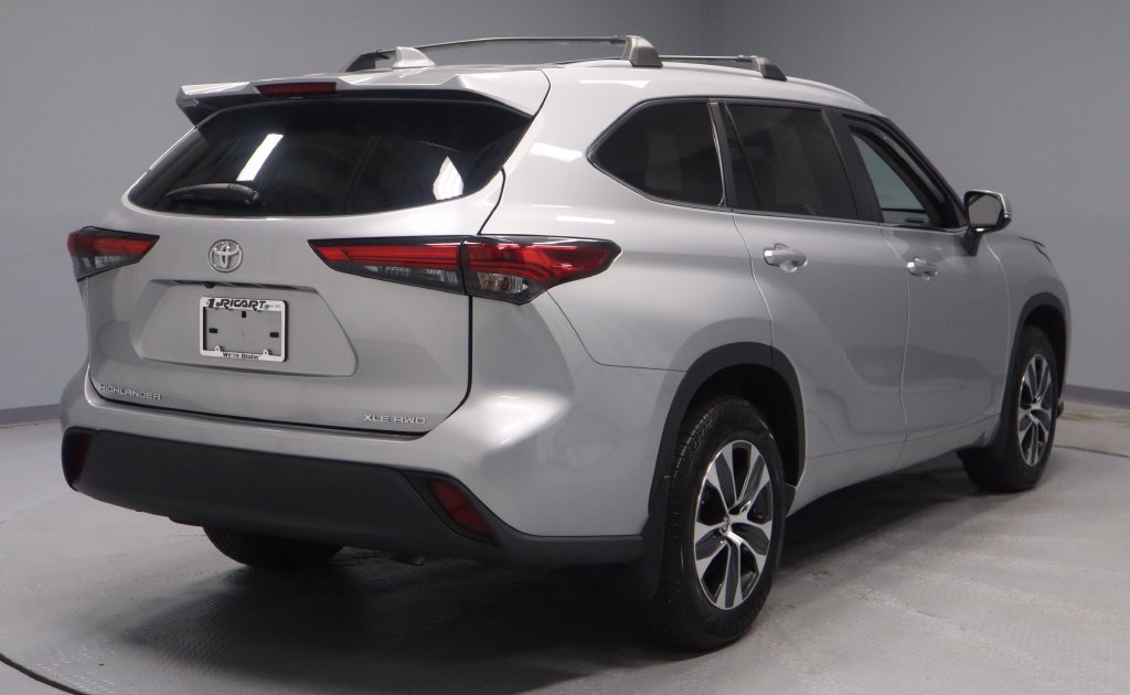Used 2023 Toyota Highlander XLE AWD/4WD image 11