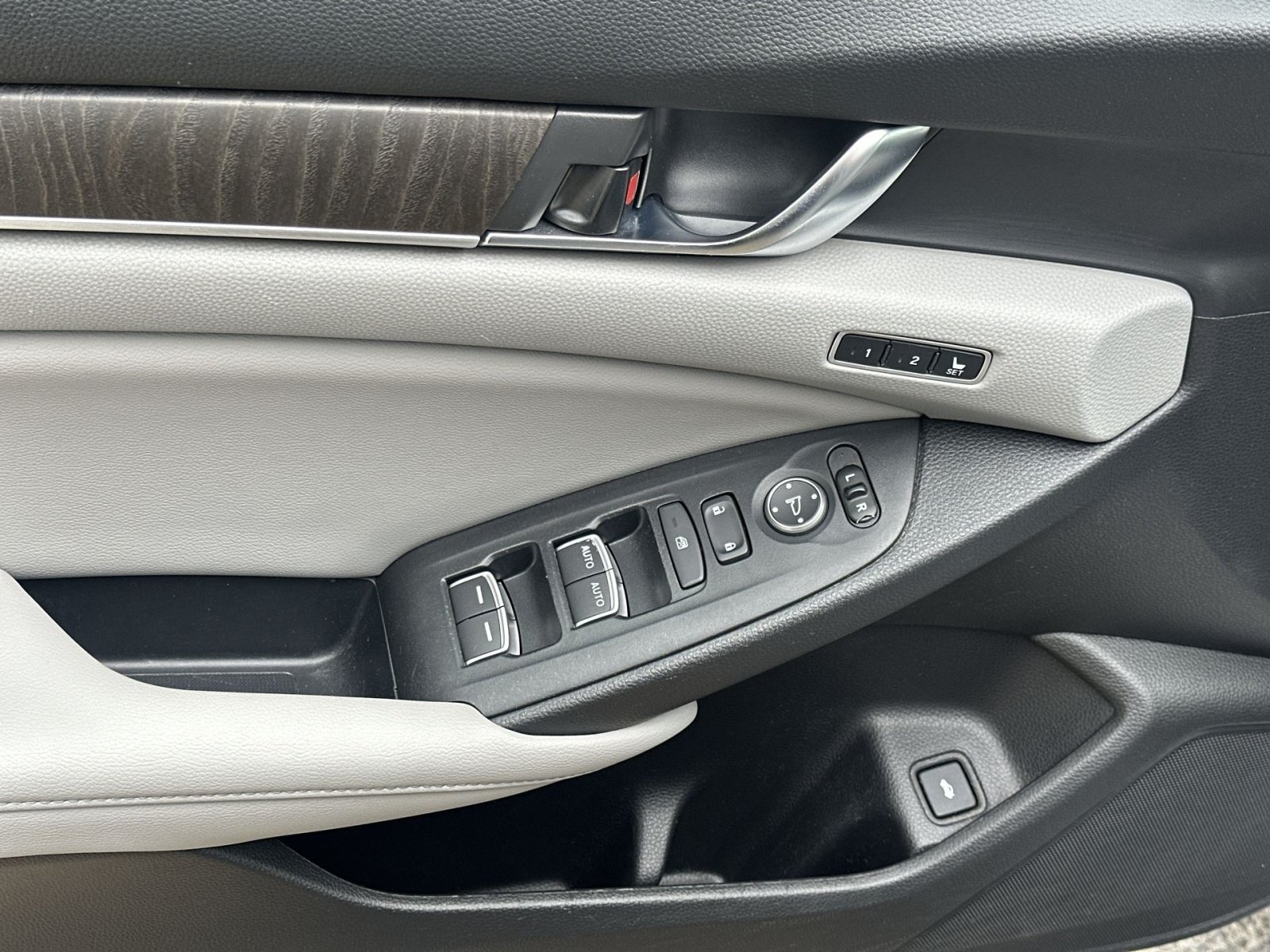 Used 2018 Honda Accord EX-L image 16
