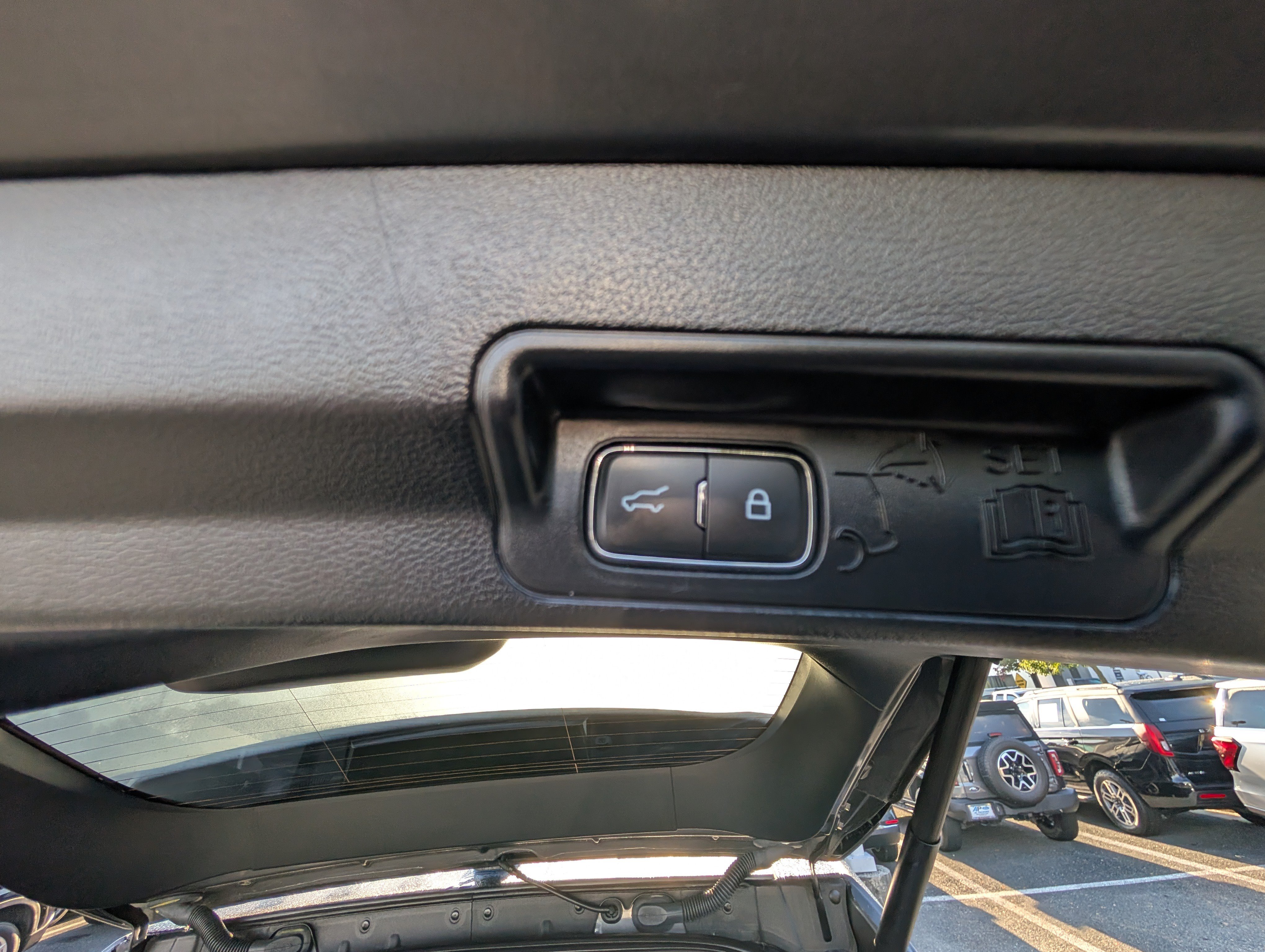 Certified 2025 Ford Explorer ST-Line w/ Premium Package AWD/4WD image 17