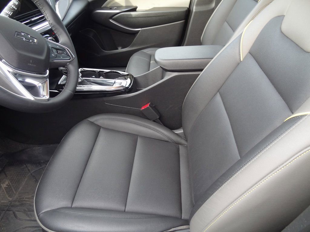 Used 2026 Chevrolet Trax ACTIV w/ Sunroof Package image 7