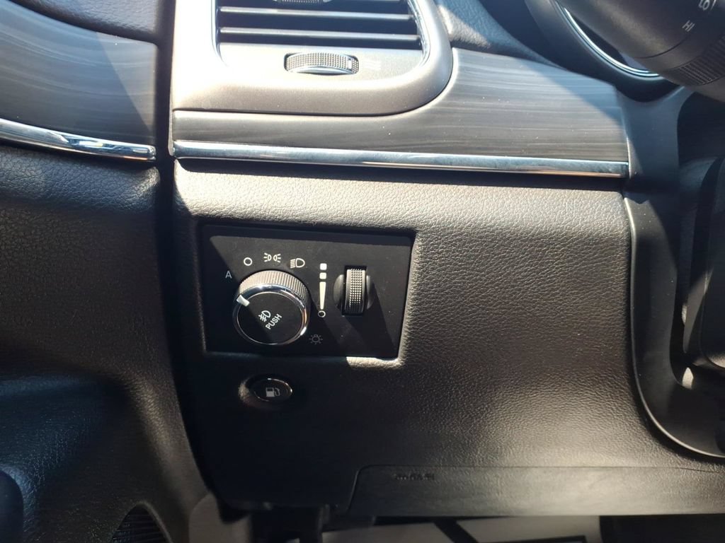 Used 2021 Jeep Grand Cherokee Limited AWD/4WD image 14