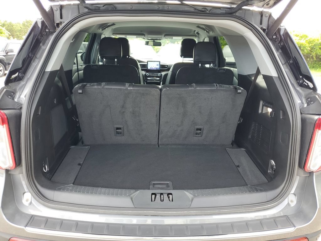 Certified 2023 Ford Explorer Limited w/ Hybrid Equipment Group 310A AWD/4WD image 8
