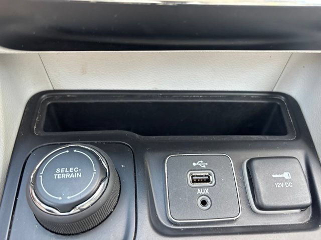 Used 2019 Jeep Cherokee Limited AWD/4WD image 28