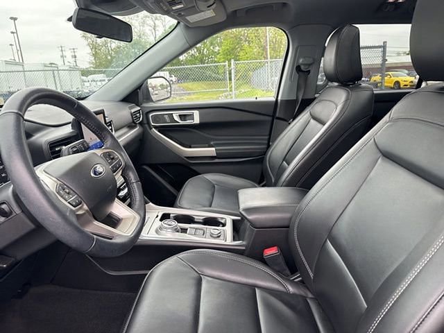 Certified 2022 Ford Explorer XLT w/ Equipment Group 202A AWD/4WD image 9