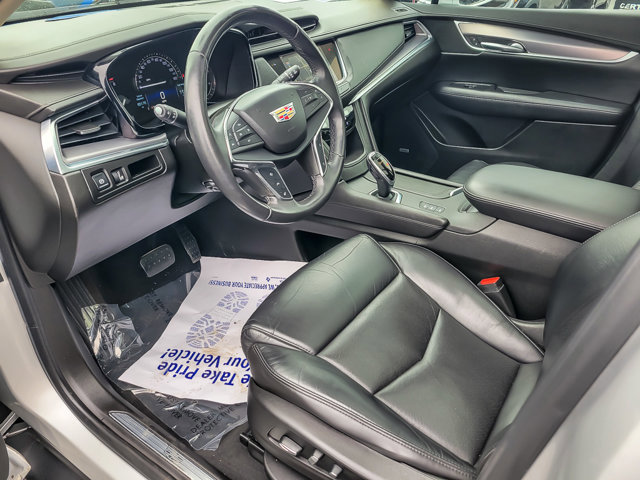 Used 2018 Cadillac XT5 Luxury w/ Driver Awareness Package AWD/4WD image 12