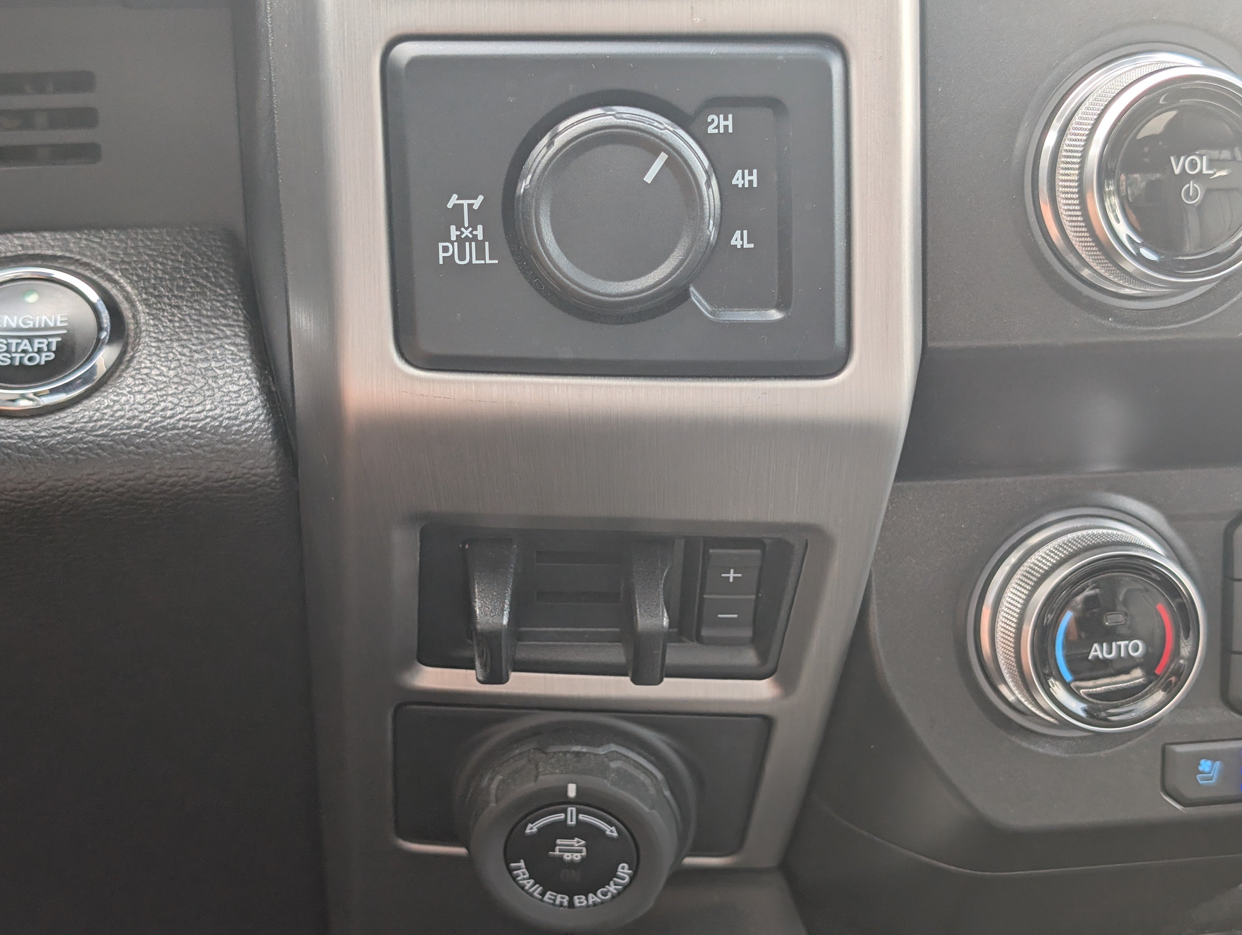 Certified 2021 Ford F250 Platinum w/ FX4 Off-Road Package AWD/4WD image 27