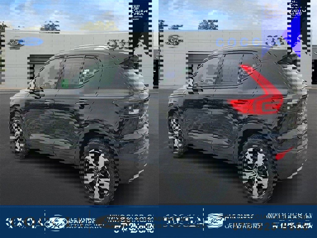 Used 2020 Volvo XC40 T5 Momentum w/ Protection Package Premier image 3