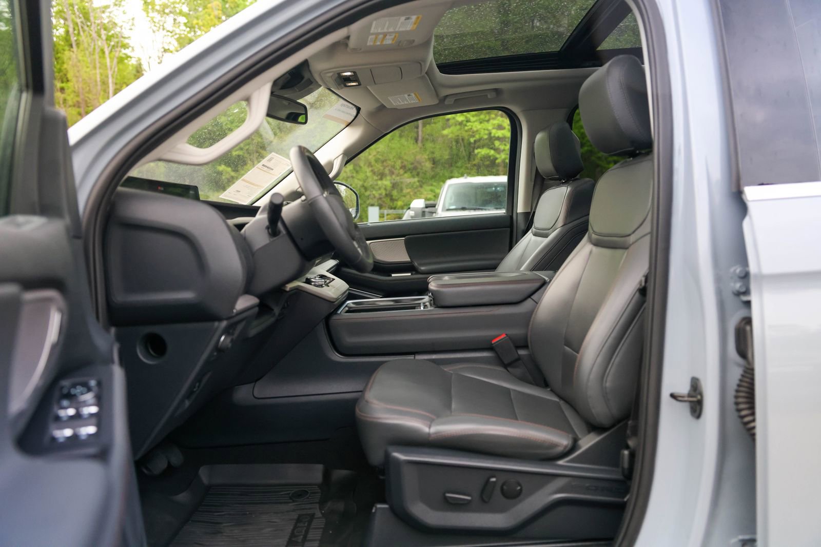 Certified 2025 Ford Expedition Active AWD/4WD image 19