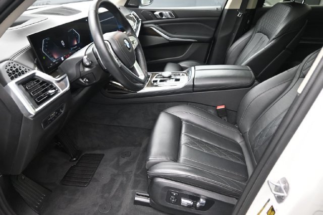 Used 2023 BMW X7 xDrive40i AWD/4WD image 10