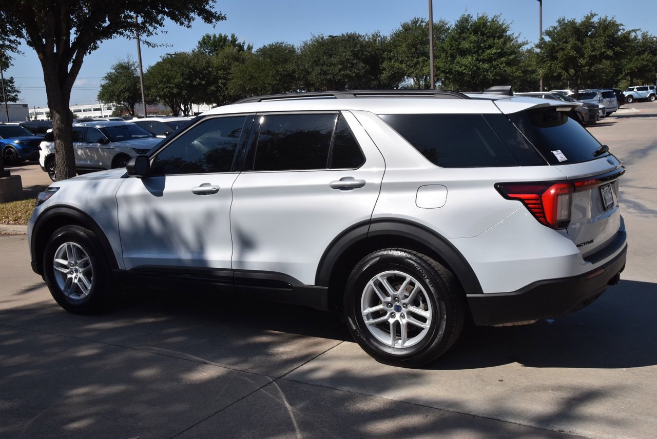 Certified 2026 Ford Explorer Active RWD image 11