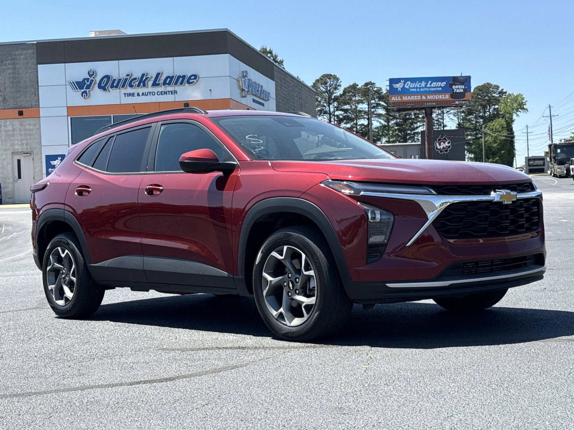 Used 2025 Chevrolet Trax LT w/ LT Convenience Package FWD image 24