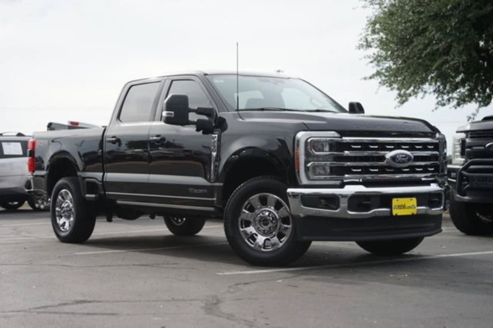 Certified 2023 Ford F250 Lariat w/ Lariat Ultimate Package AWD/4WD image 2