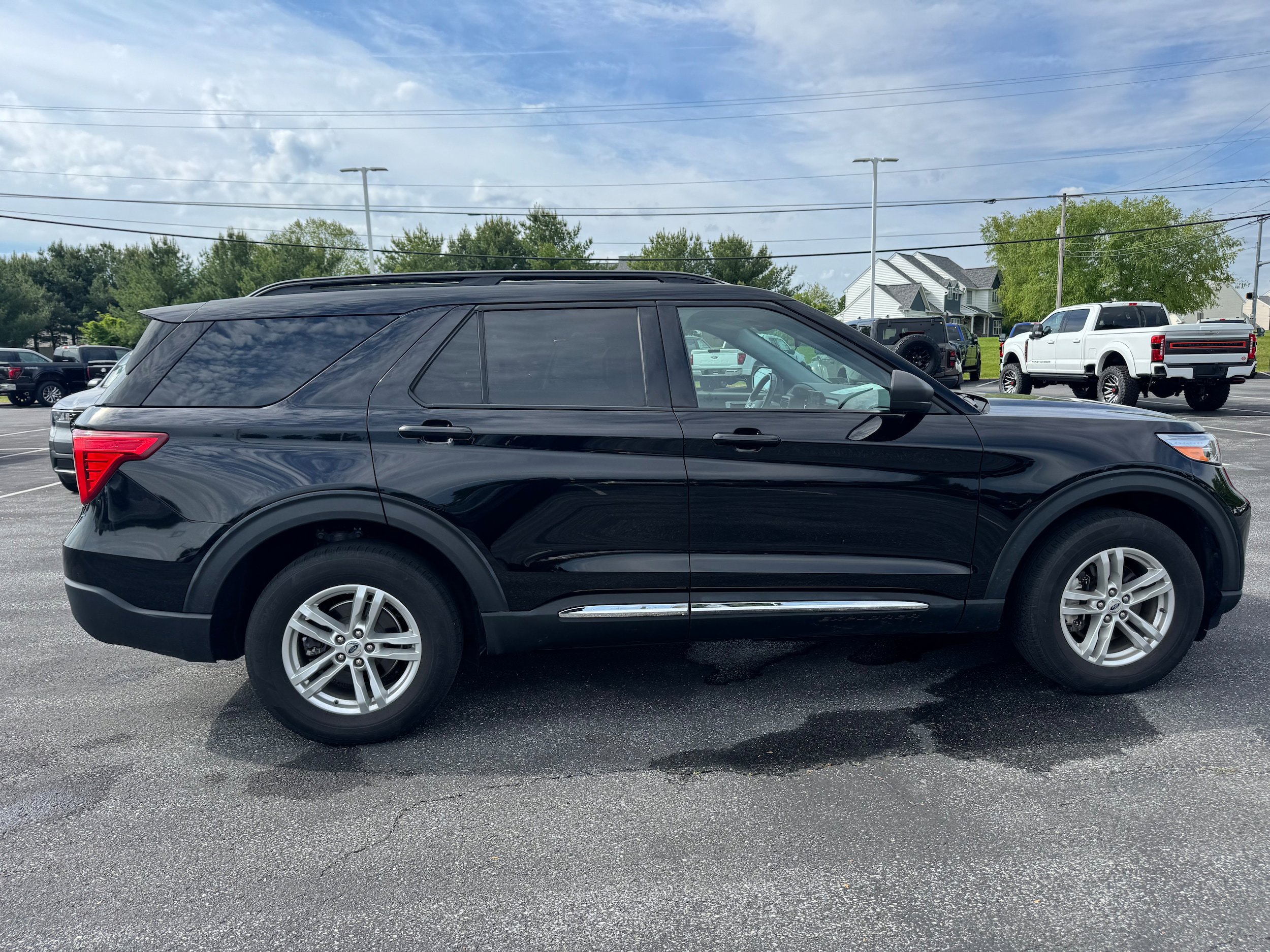 Certified 2022 Ford Explorer XLT w/ Equipment Group 202A AWD/4WD image 6