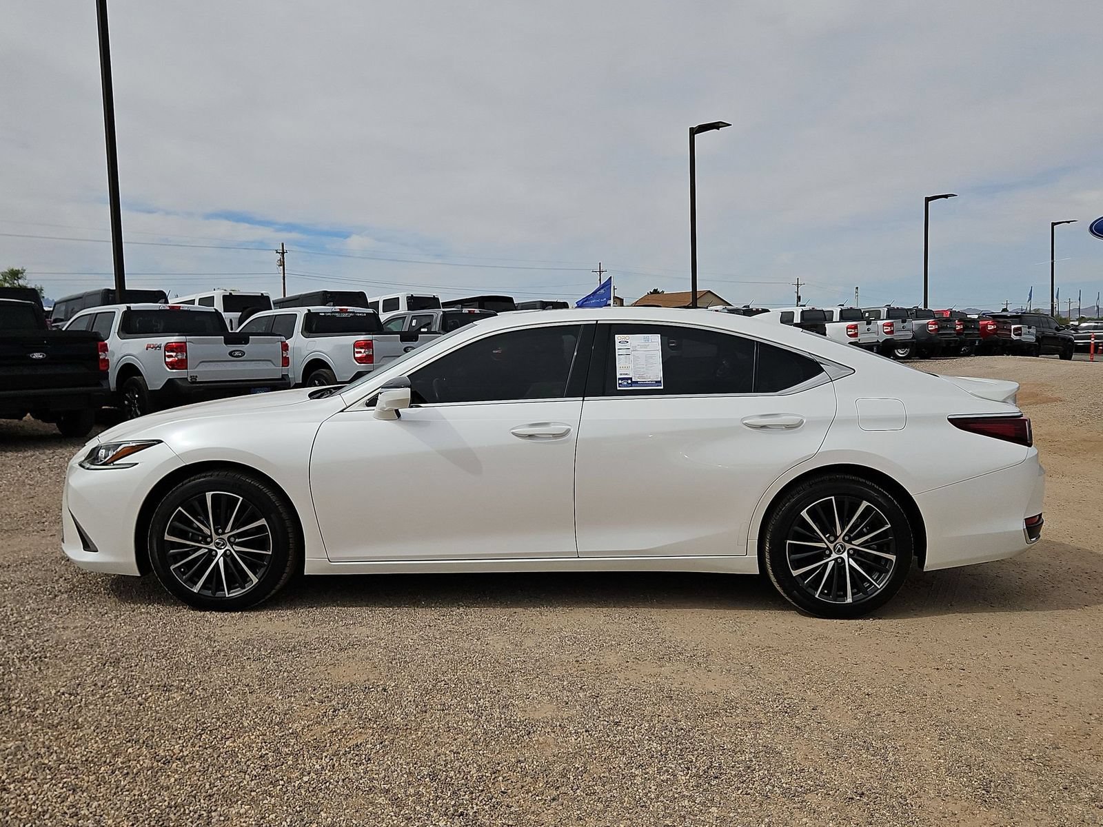 Used 2025 Lexus ES 300h w/ Premium Package FWD image 9