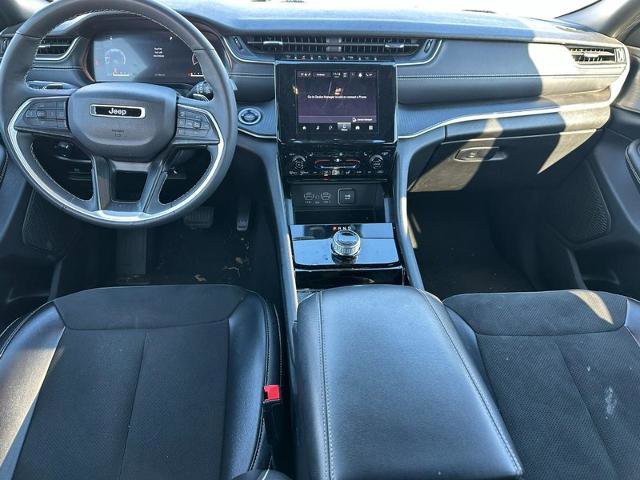 Used 2023 Jeep Grand Cherokee Laredo image 11