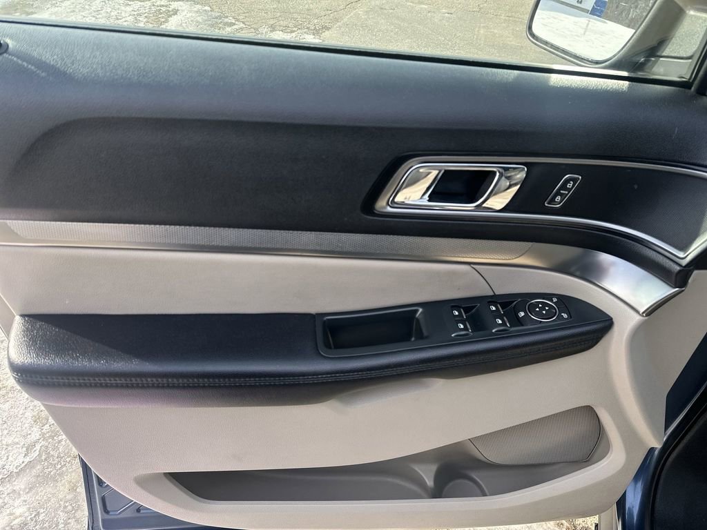 Certified 2018 Ford Explorer XLT w/ Equipment Group 202A image 13
