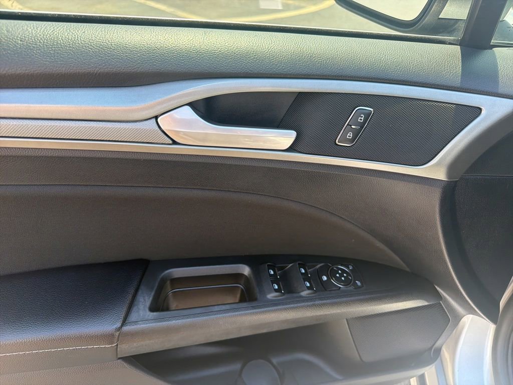 Certified 2020 Ford Fusion SE FWD image 20