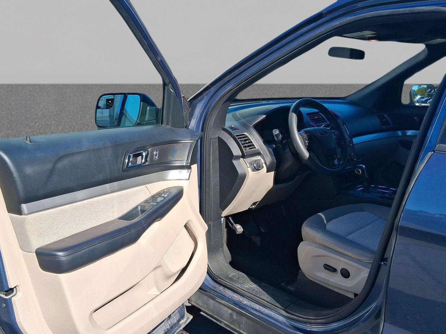 Certified 2019 Ford Explorer FWD image 10