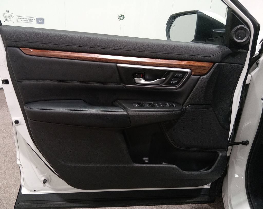 Used 2018 Honda CR-V Touring image 17