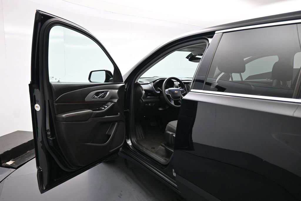 Used 2020 Chevrolet Traverse LS FWD image 9