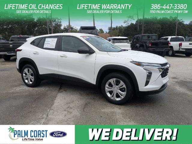 Used 2026 Chevrolet Trax LS FWD image 1