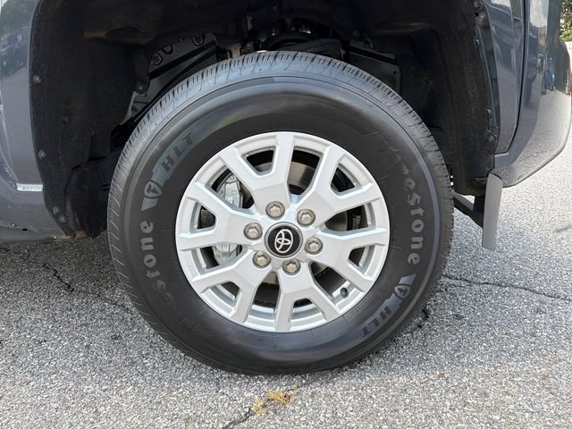 Used 2025 Toyota Tacoma SR5 AWD/4WD image 12