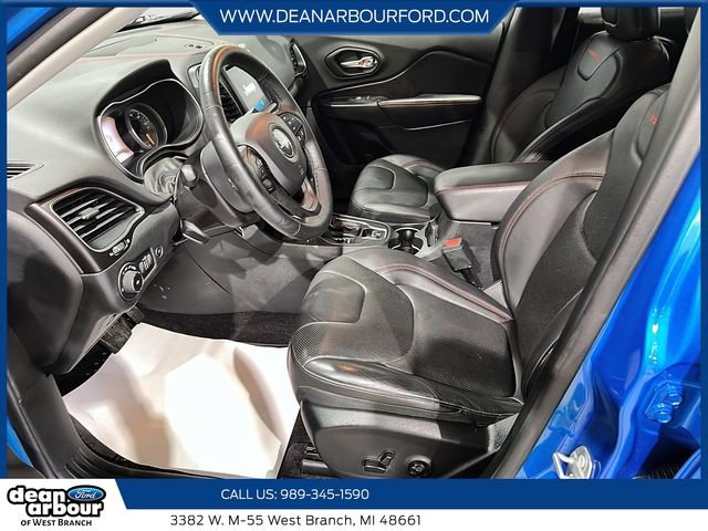 Used 2019 Jeep Cherokee Trailhawk AWD/4WD image 9
