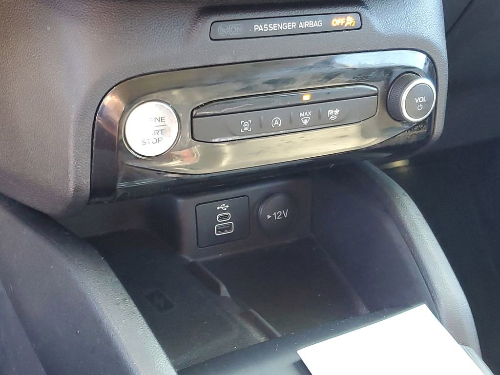 Certified 2025 Ford Escape Platinum image 22