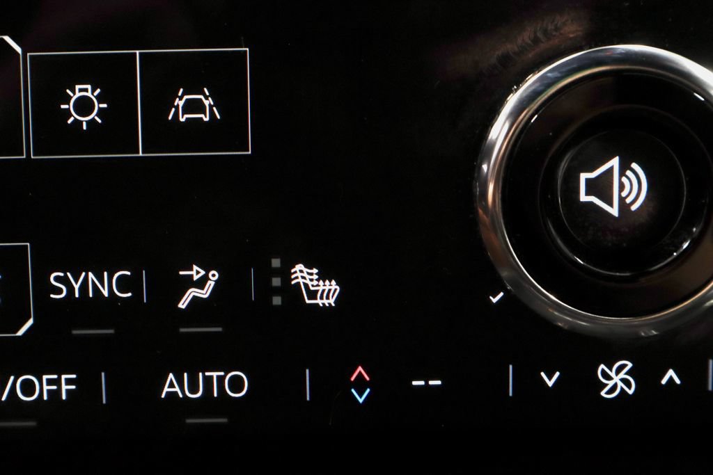 Used 2025 GMC Acadia Elevation AWD/4WD image 4