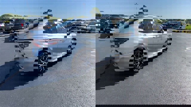 Used 2024 Toyota Camry SE image 7