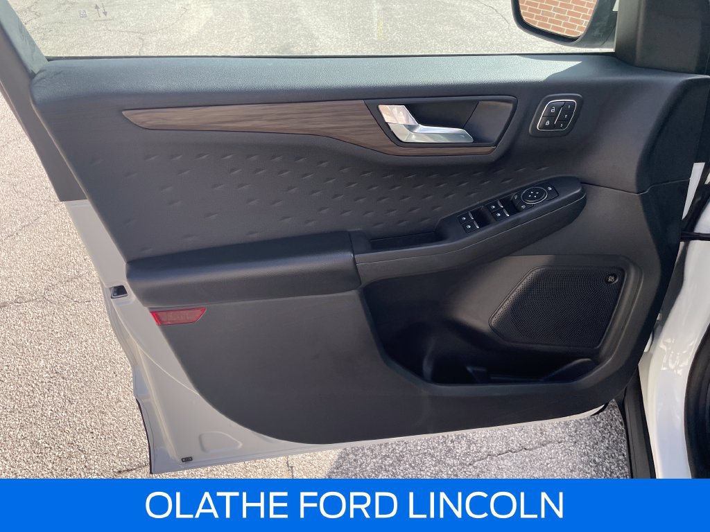 Certified 2020 Ford Escape Titanium AWD/4WD image 15