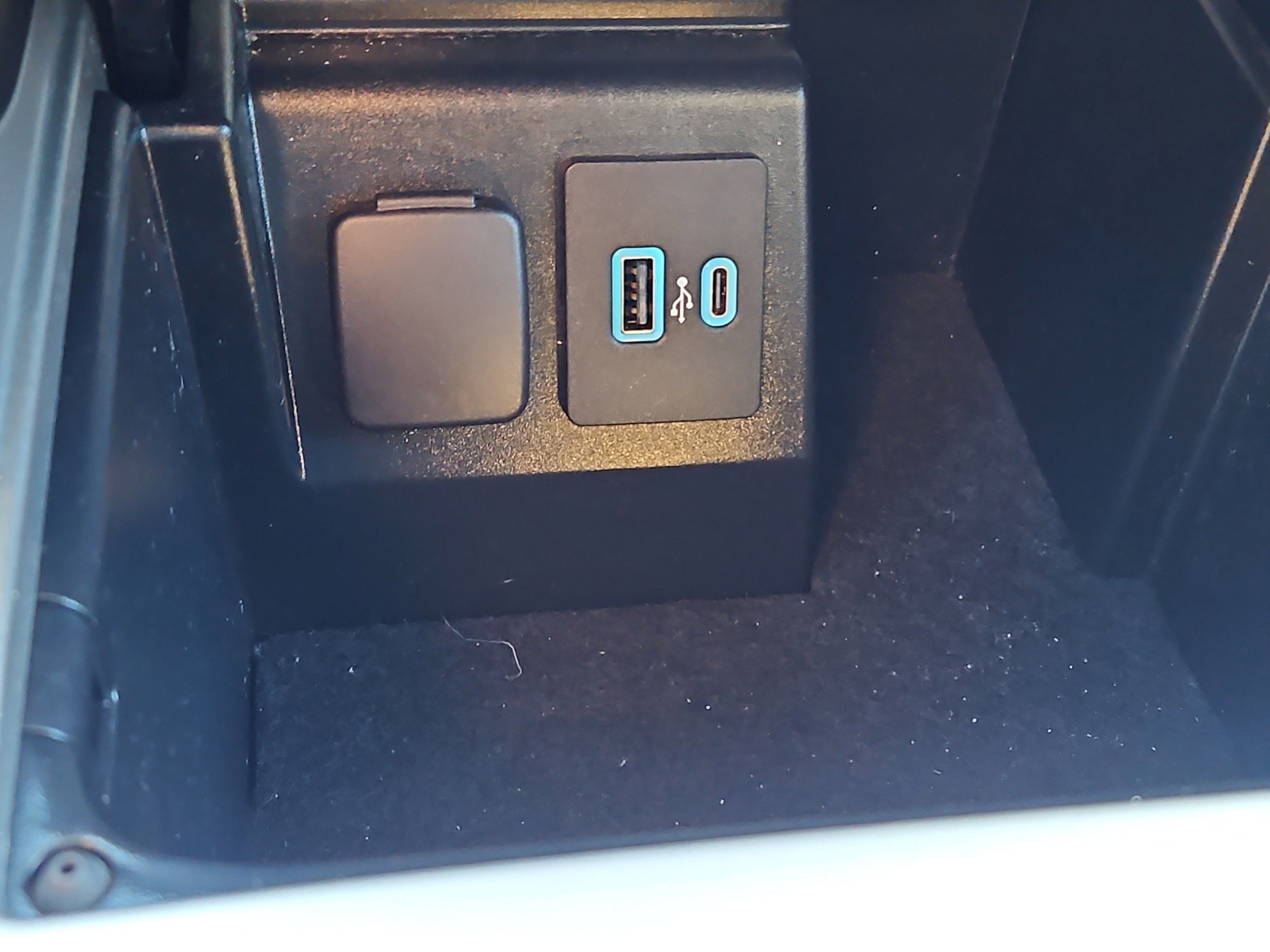 Certified 2022 Ford Explorer XLT w/ Equipment Group 202A image 15