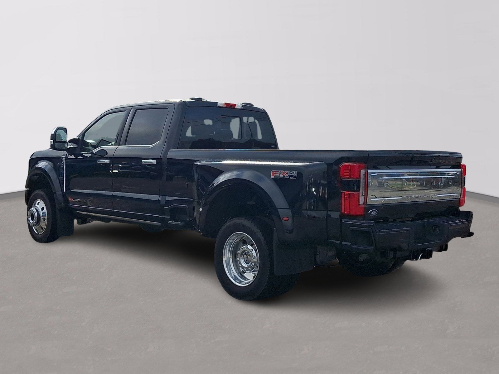 Certified 2026 Ford F450 Platinum w/ Platinum Plus Package AWD/4WD image 4