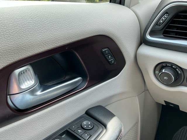 Used 2017 Chrysler Pacifica Limited FWD image 28