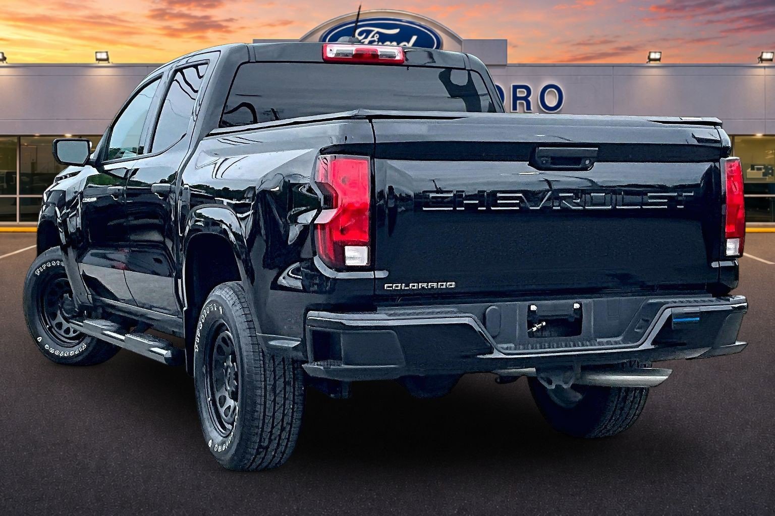 Used 2023 Chevrolet Colorado W/T RWD image 2