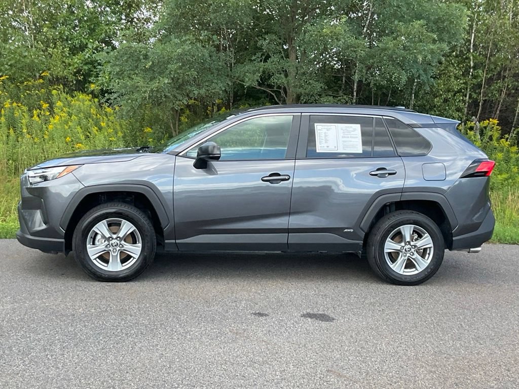Used 2025 Toyota RAV4 LE AWD/4WD image 28