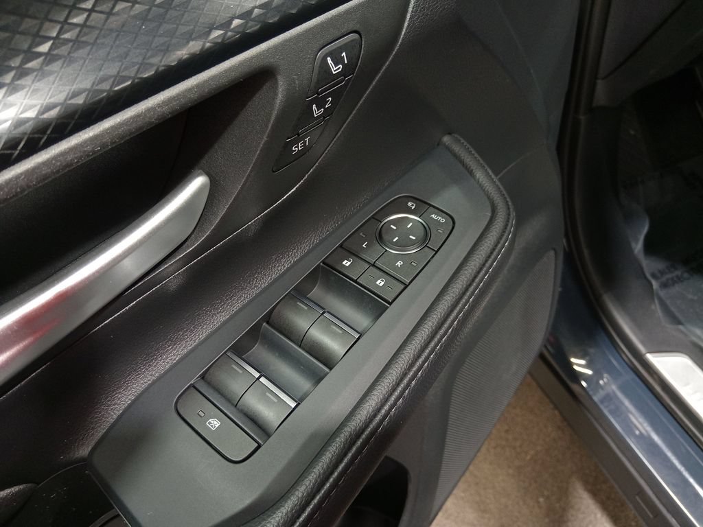 Used 2025 Toyota Grand Highlander AWD Hybrid image 21