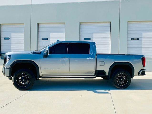 Used 2025 GMC Sierra 2500 Denali Ultimate AWD/4WD image 8