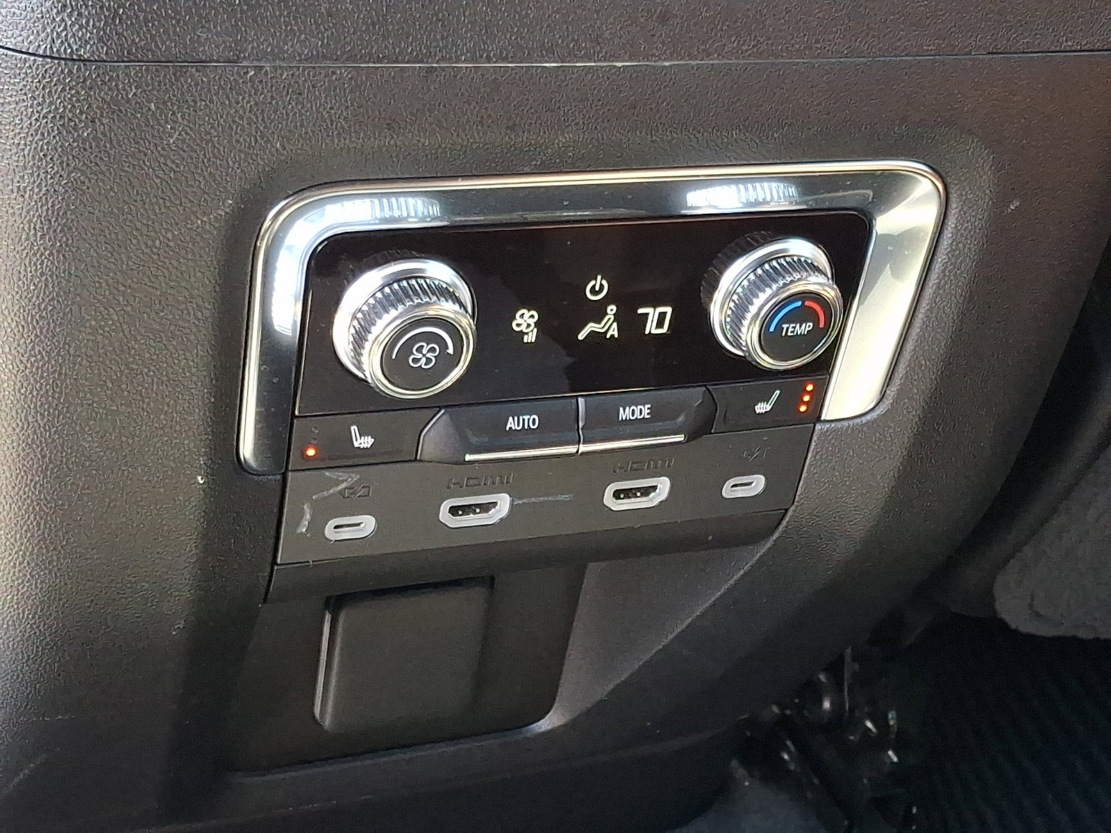 Used 2023 GMC Yukon XL Denali Ultimate AWD/4WD image 11
