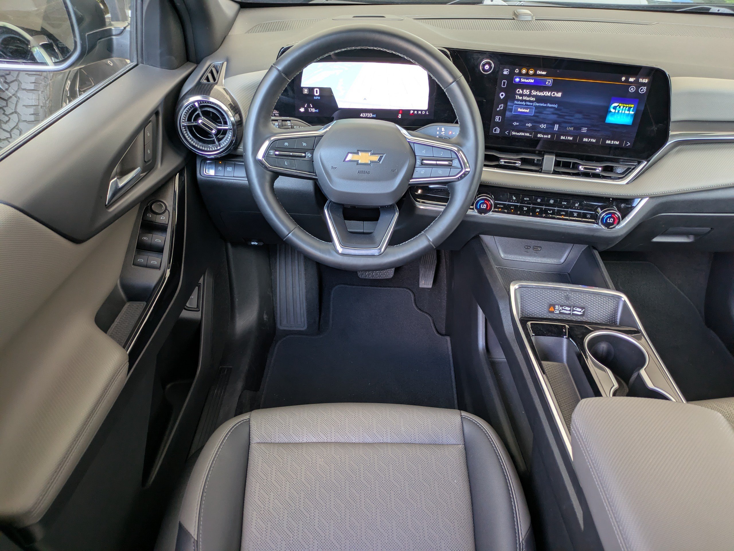 Used 2025 Chevrolet Equinox LT w/ Convenience Package II FWD image 17