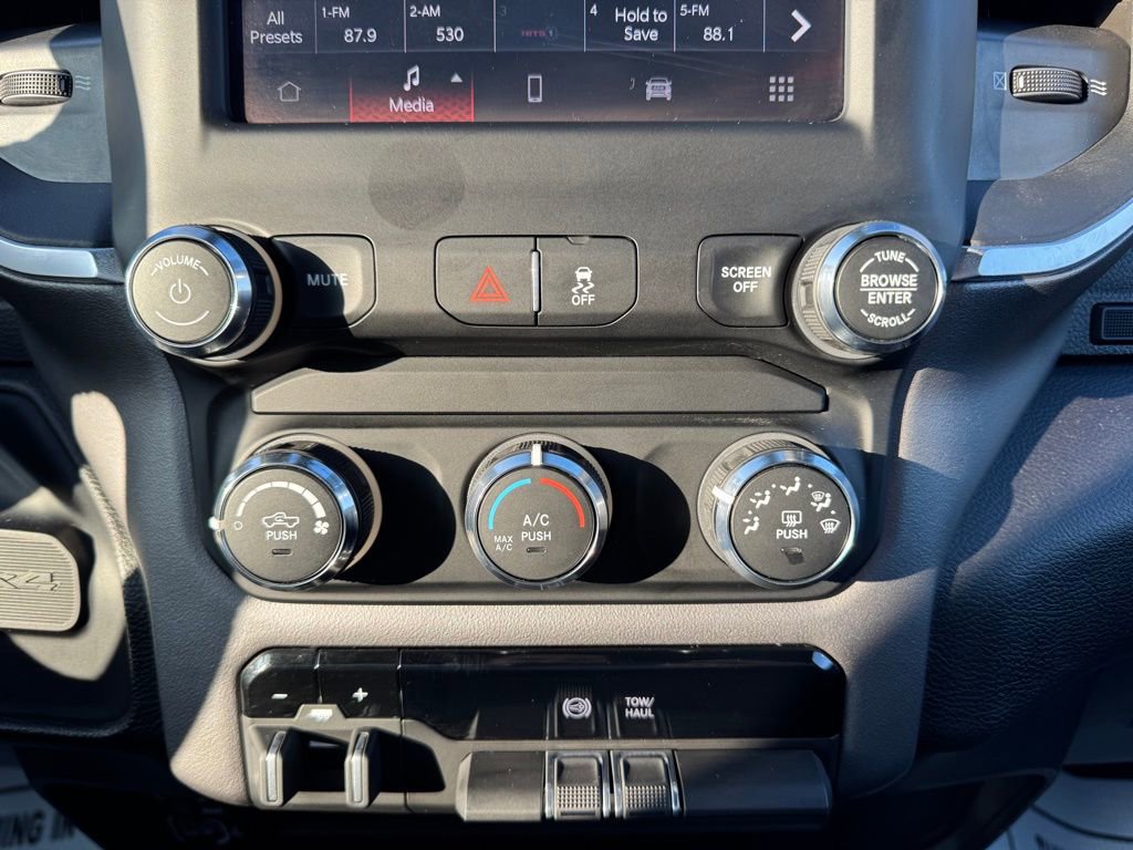 Used 2024 RAM 2500 Big Horn AWD/4WD image 20