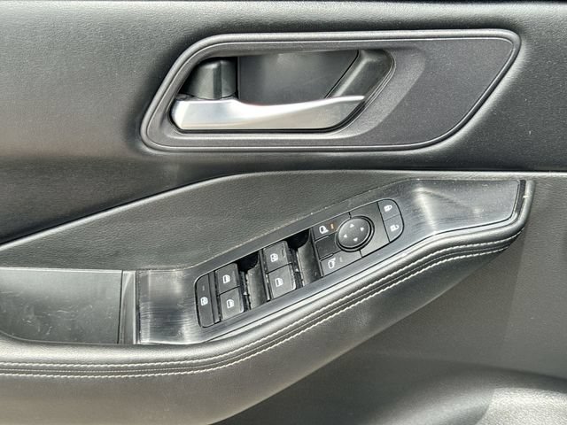 Used 2024 Nissan Rogue SV AWD/4WD image 13