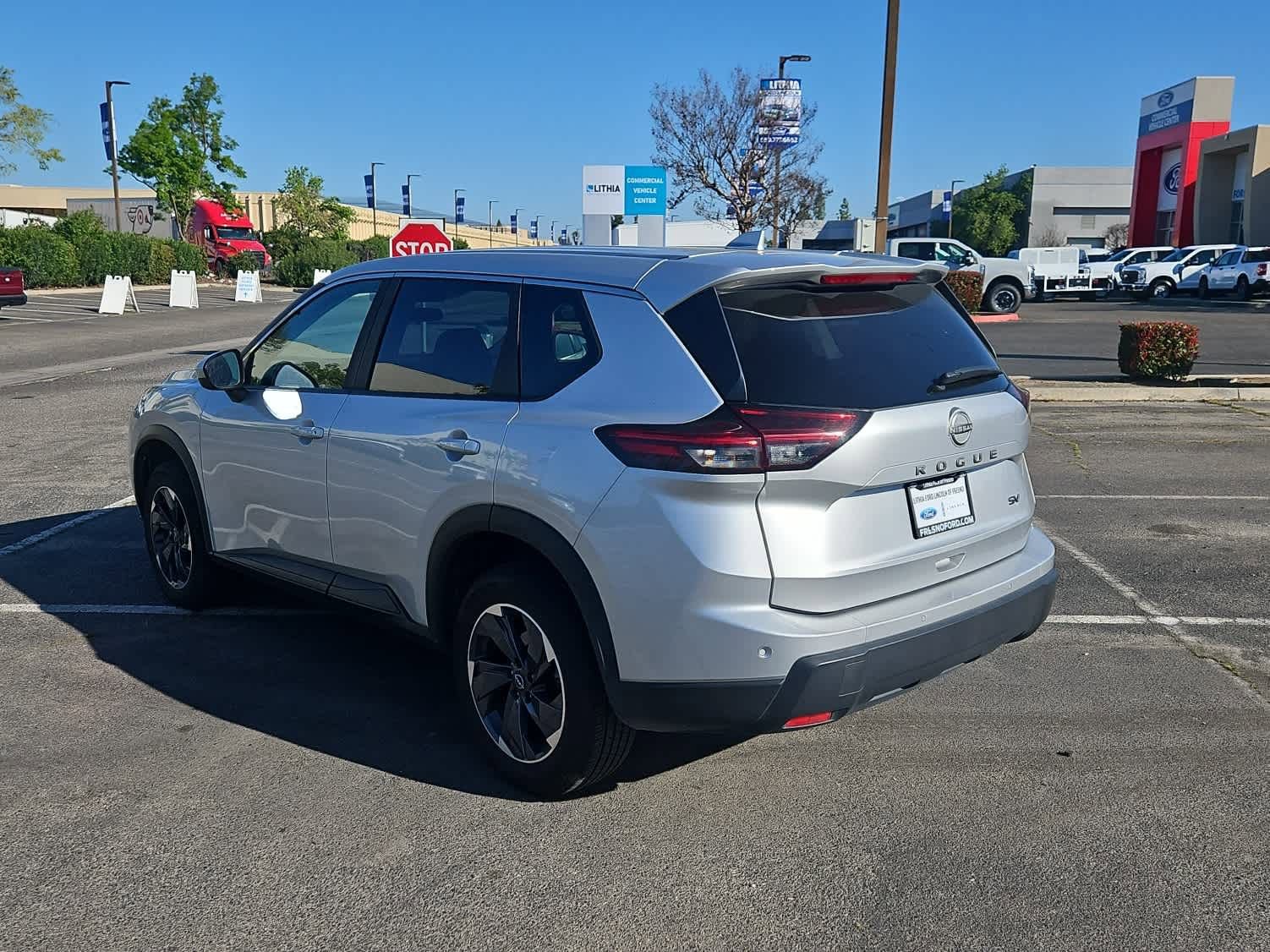 Used 2024 Nissan Rogue SV image 6