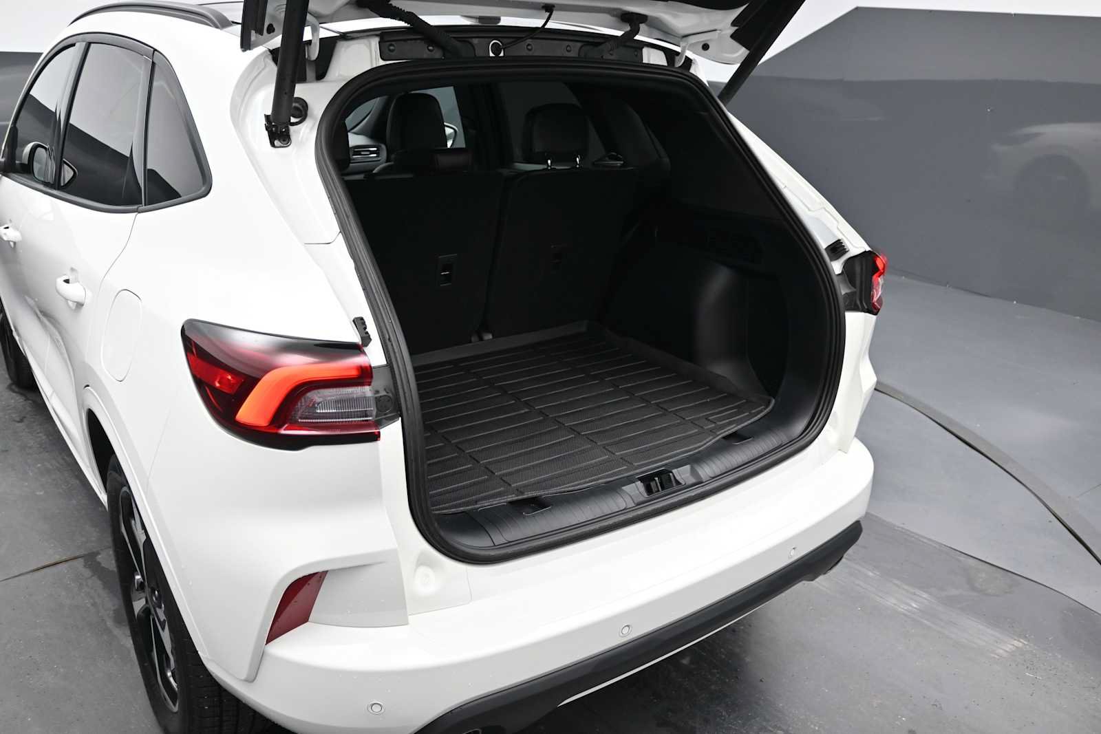 Certified 2025 Ford Escape ST-Line Elite w/ Premium Technology Package AWD/4WD image 24