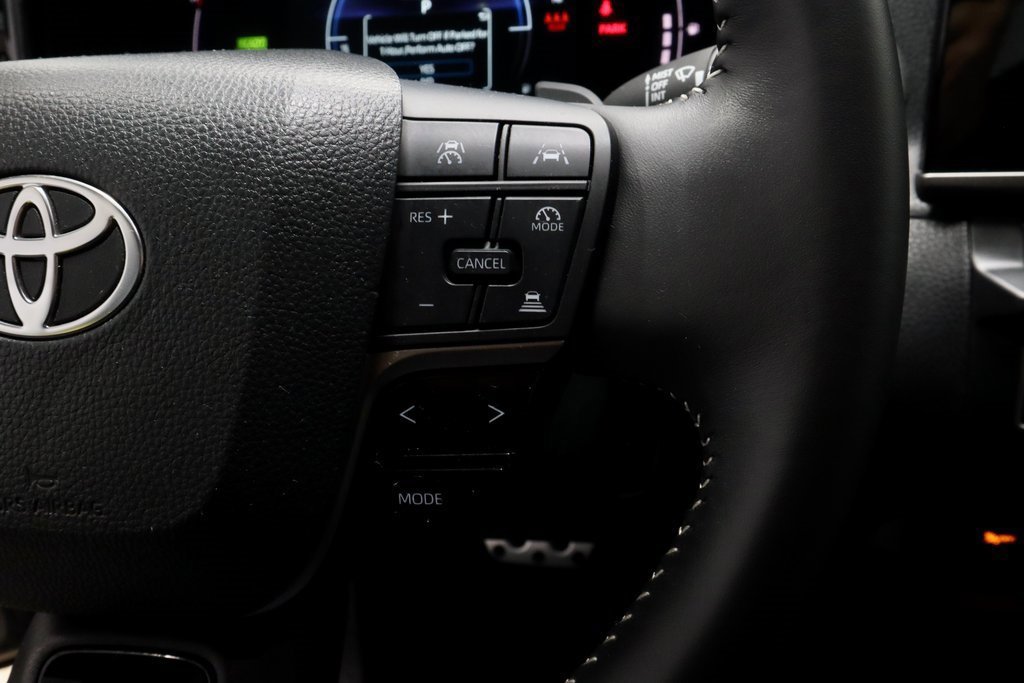 Used 2025 Toyota Camry SE image 28