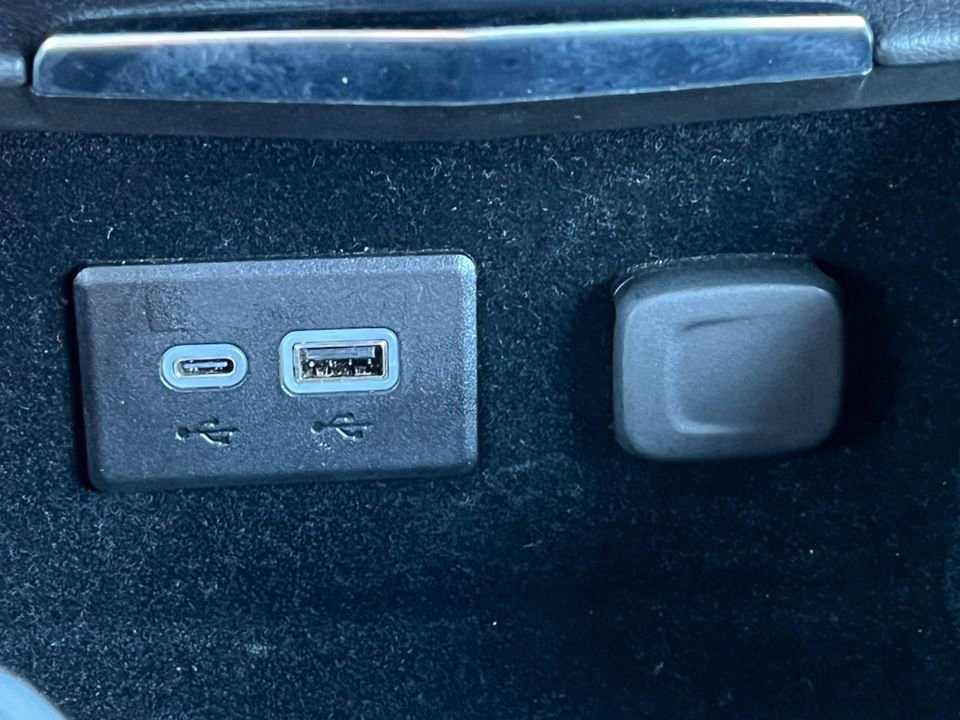 Used 2025 Cadillac XT4 Premium Luxury image 27