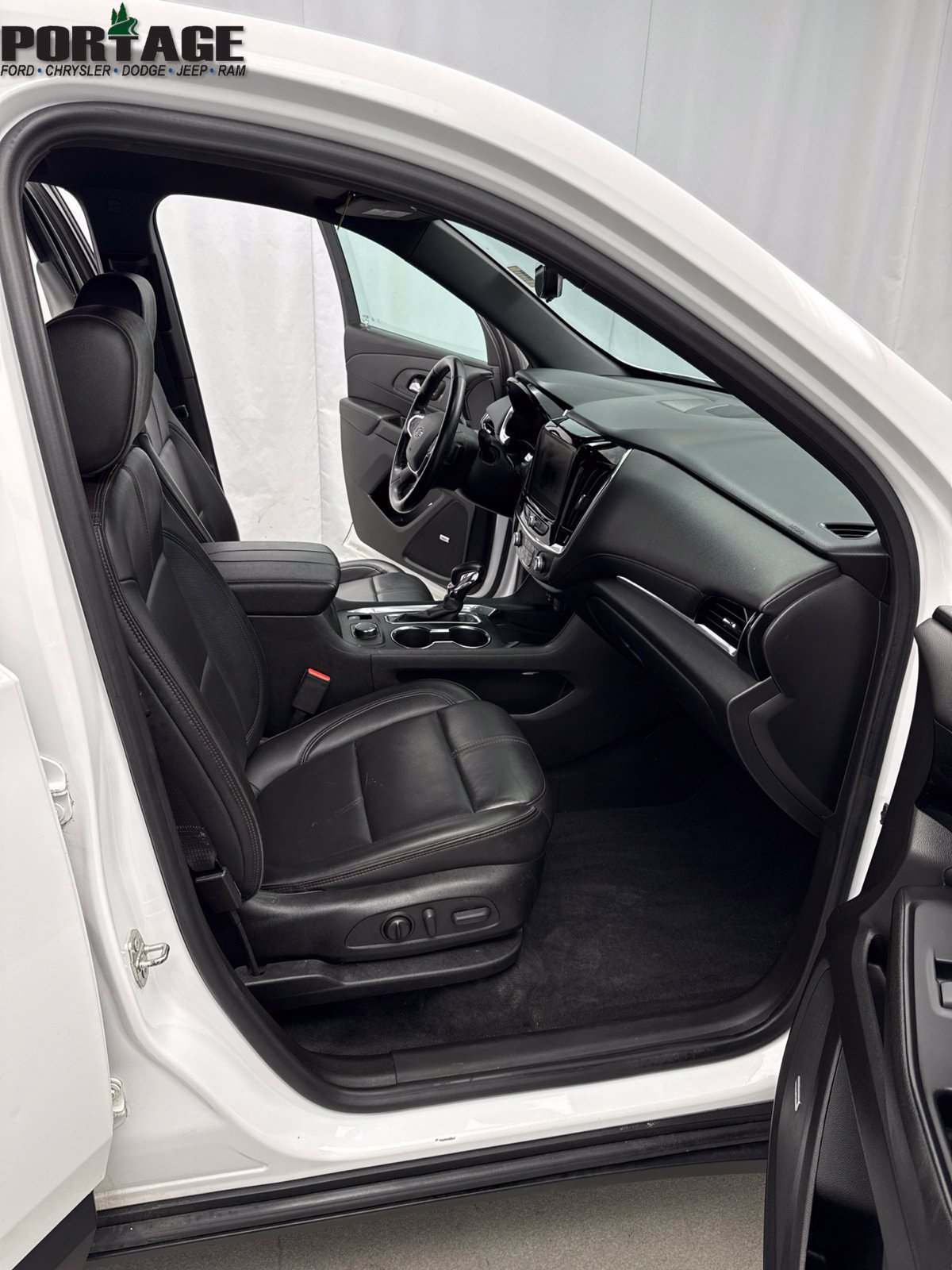 Used 2022 Chevrolet Traverse RS w/ LPO, Floor Liner Package AWD/4WD image 22
