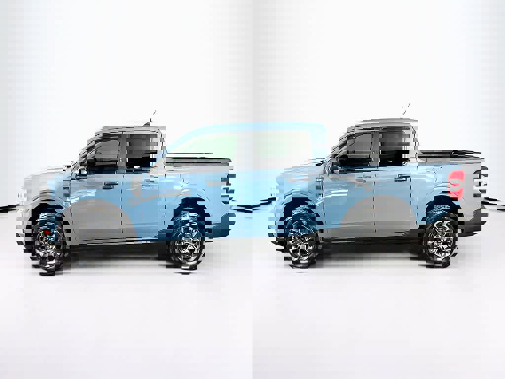 Certified 2022 Ford Maverick XLT image 2