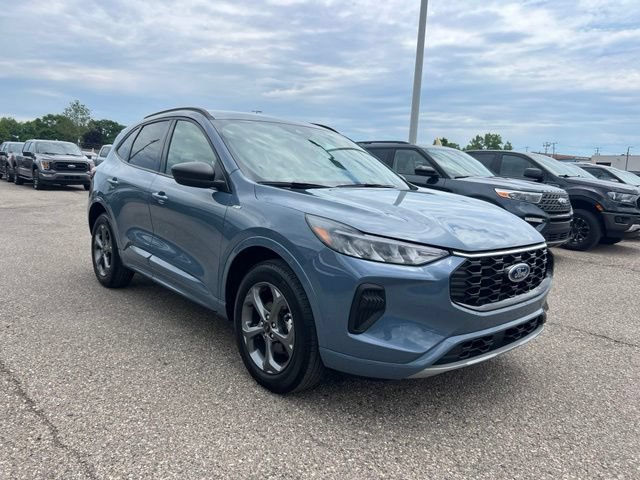 Certified 2024 Ford Escape ST-Line w/ Tech Pack #1 AWD/4WD image 3